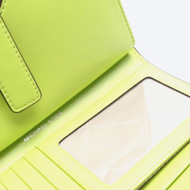 Image 2 of Wallet Light Green in color Green | Vite EnVogue