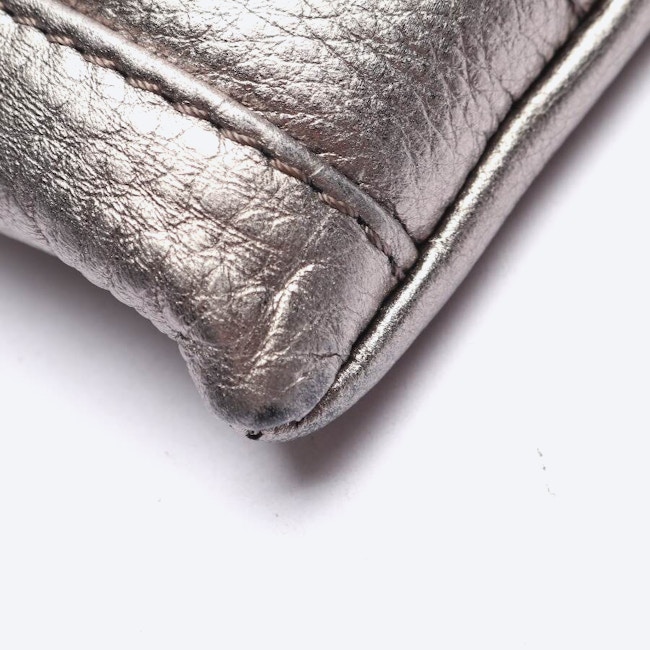 Bild 5 von Handgelenktasche Silber in Farbe Metallic | Vite EnVogue