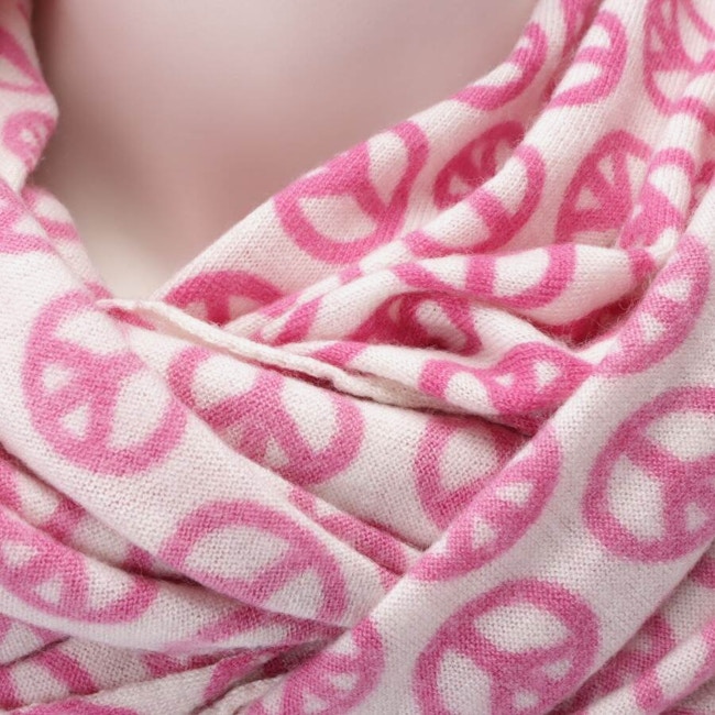 Image 2 of Cashmere Shawl Pink in color Pink | Vite EnVogue