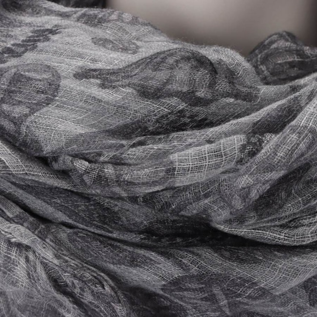 Image 2 of Linen Shawl Gray in color Gray | Vite EnVogue
