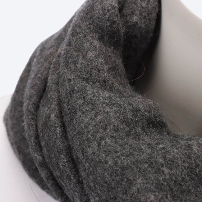 Image 2 of Shawl Gray in color Gray | Vite EnVogue