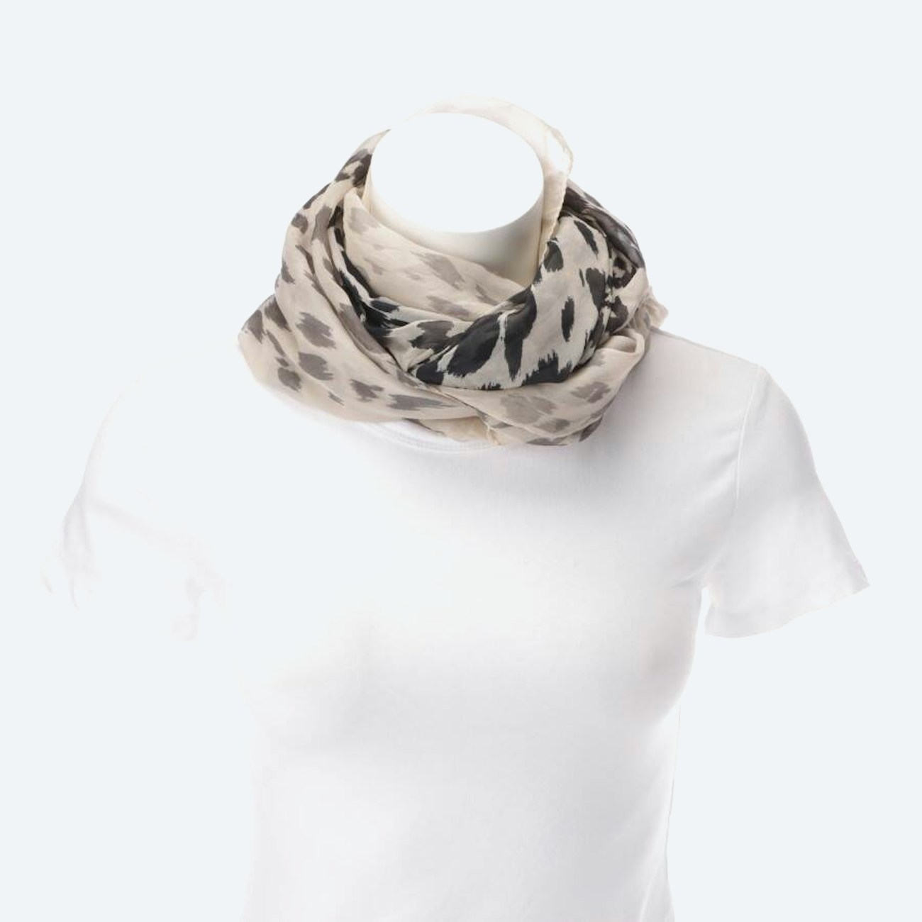 Image 1 of Shawl Beige in color White | Vite EnVogue