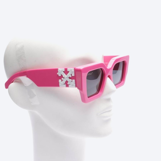 Image 2 of OERI003 Sunglasses Pink in color Pink | Vite EnVogue