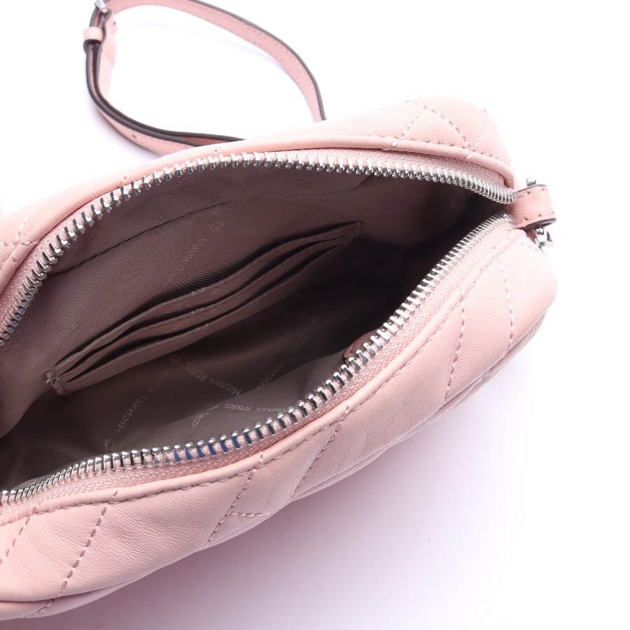 Image 3 of Shoulder Bag Pink in color Pink | Vite EnVogue