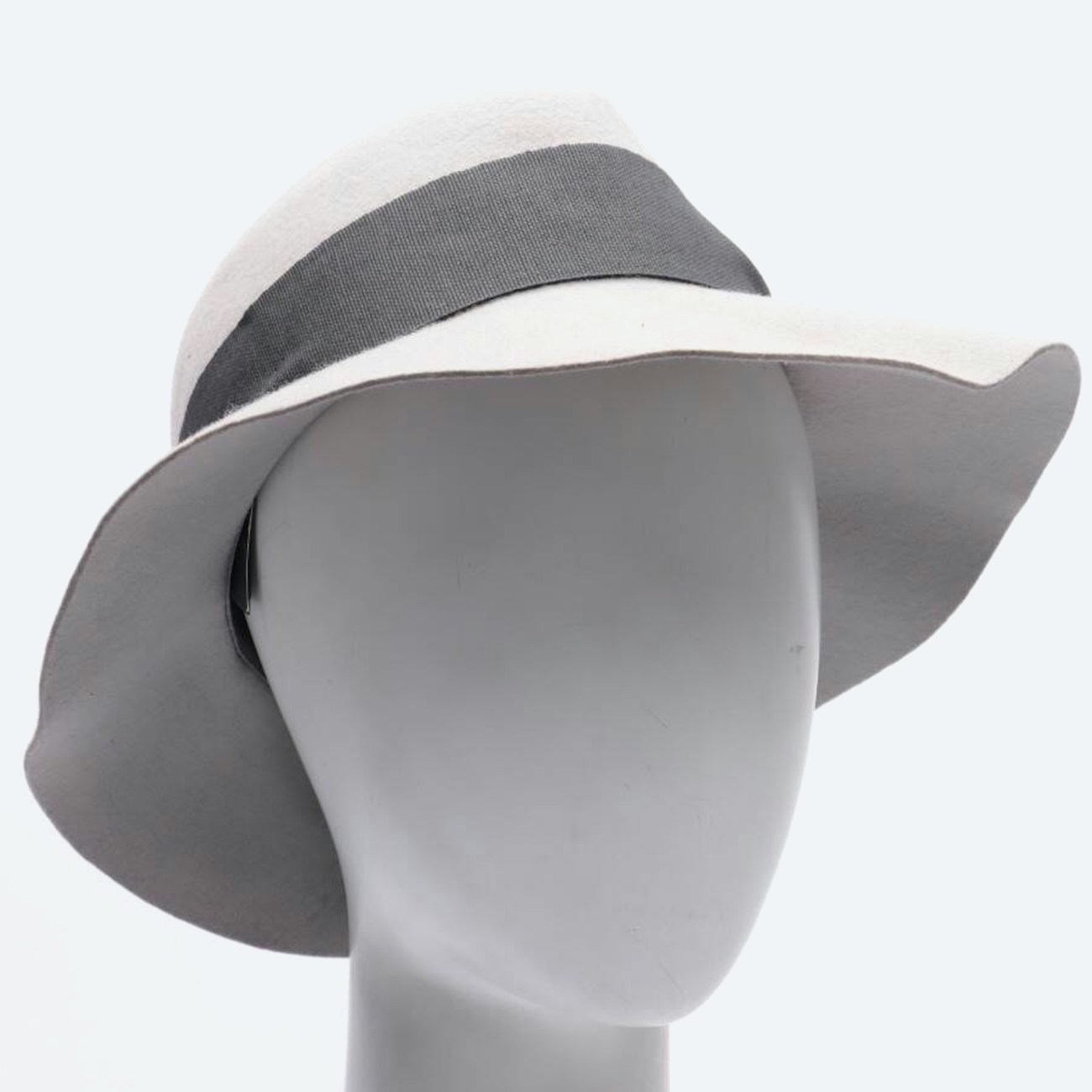Image 1 of Wool Hat Light Gray in color Gray | Vite EnVogue