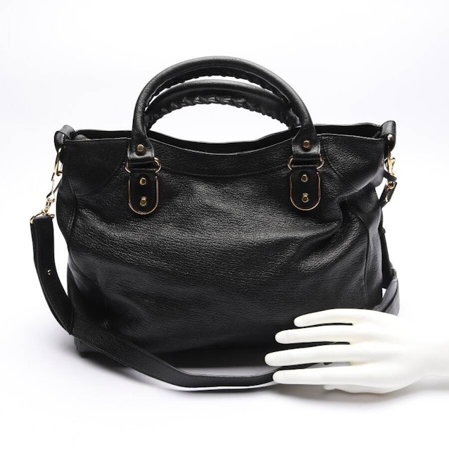 Classic Velo Shoulder Bag Black | Vite EnVogue