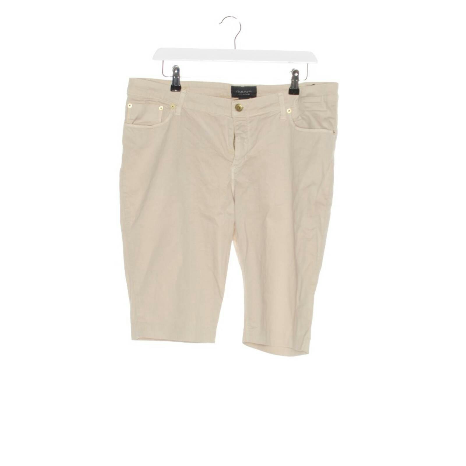 Image 1 of Shorts 34 Beige in color White | Vite EnVogue