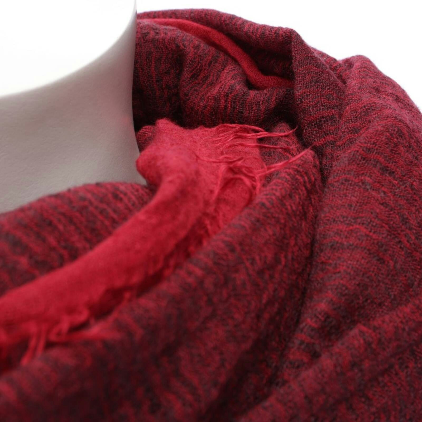 Image 2 of Scarf Bordeaux in color Red | Vite EnVogue