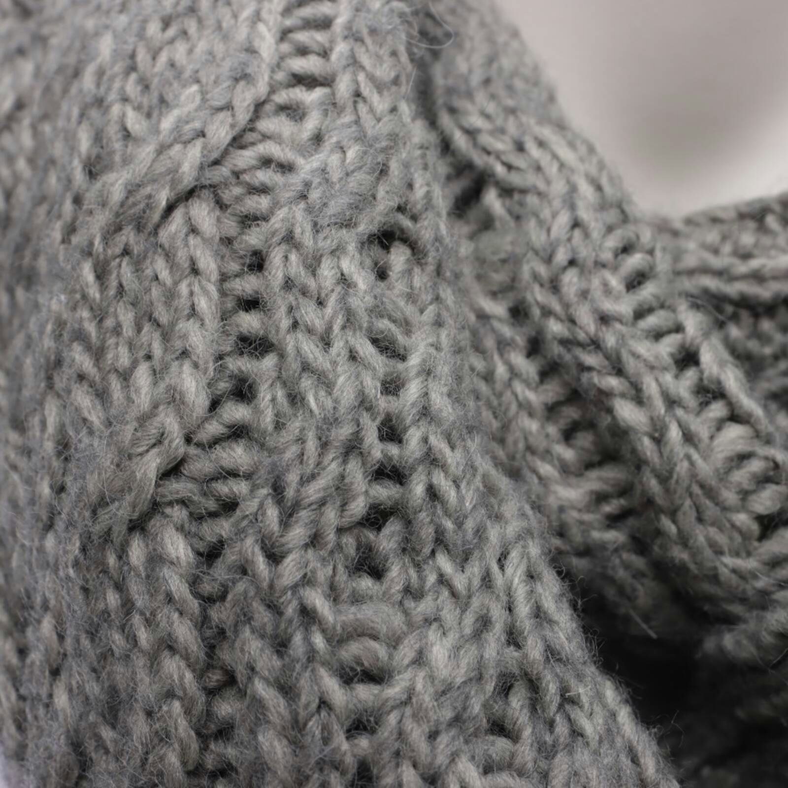 Image 2 of Scarf Gray in color Gray | Vite EnVogue