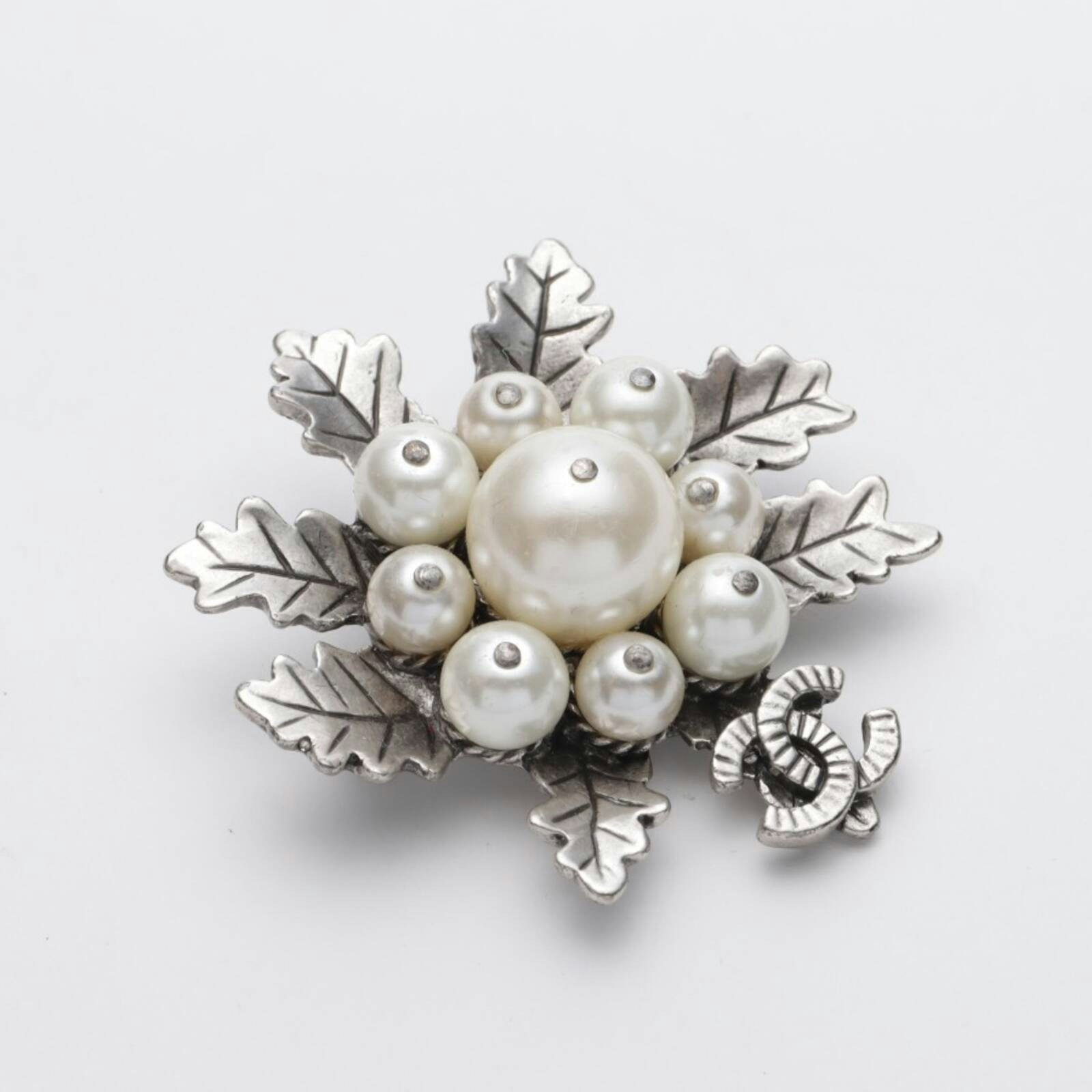 Image 1 of Brooch Silver in color Metallic | Vite EnVogue