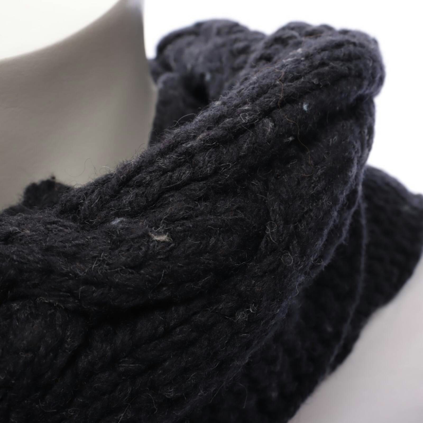 Image 2 of Scarf Navy in color Blue | Vite EnVogue