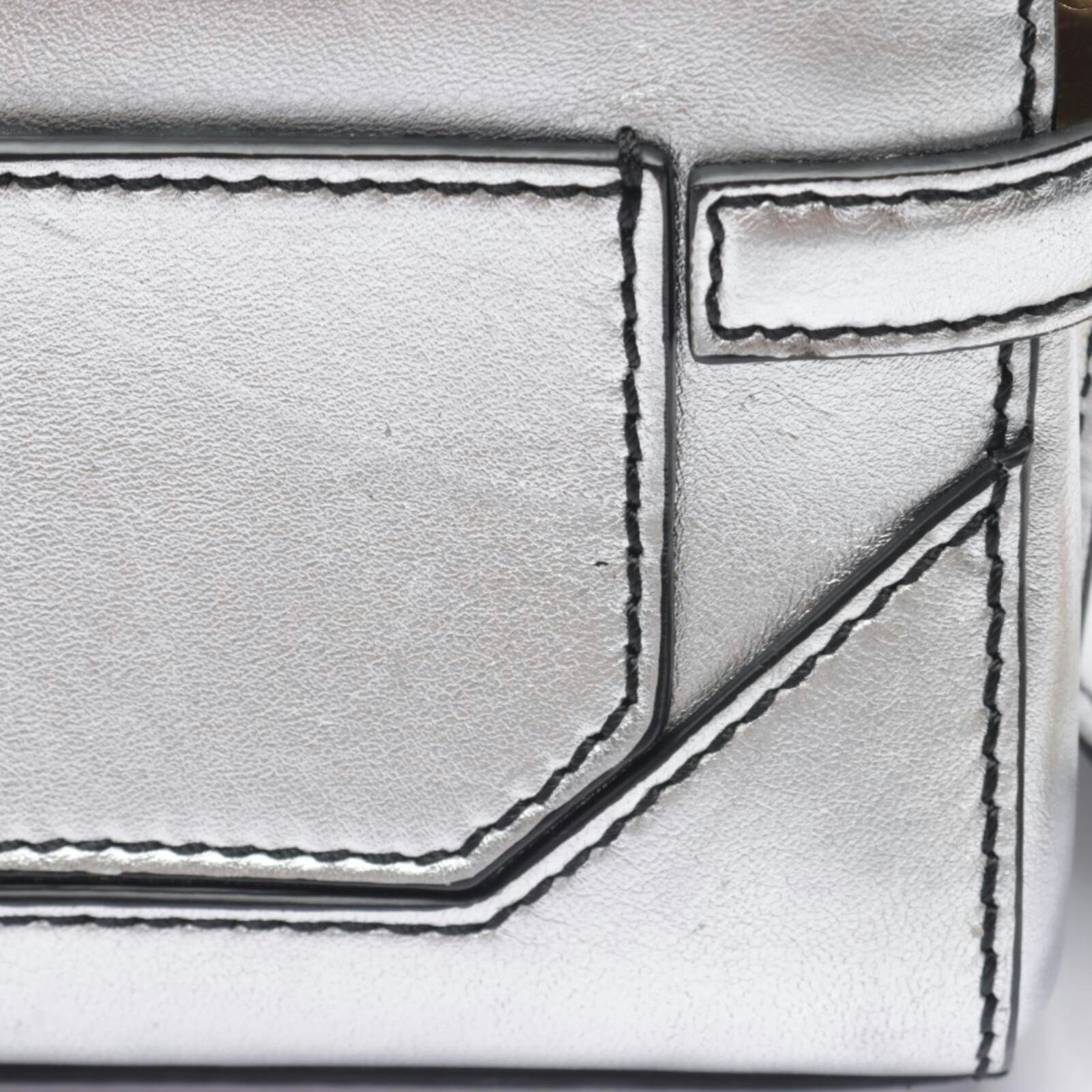 Image 5 of Handbag in color Metallic | Vite EnVogue