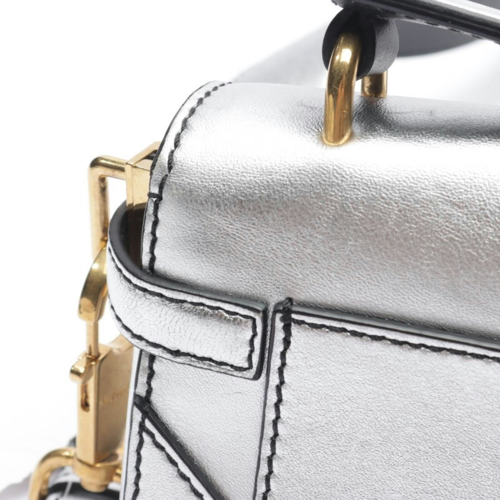 Image 6 of Handbag in color Metallic | Vite EnVogue