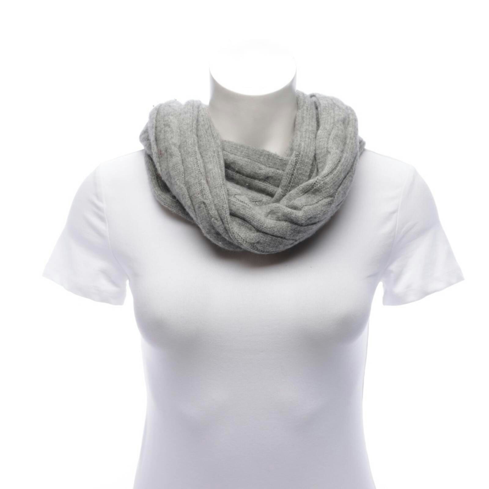 Image 1 of Scarf Gray in color Gray | Vite EnVogue