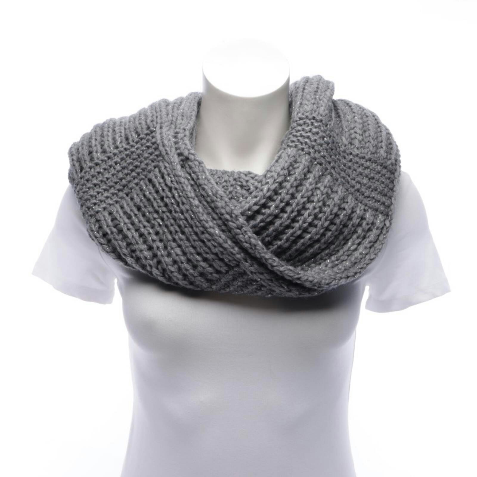 Image 1 of Scarf Gray in color Gray | Vite EnVogue