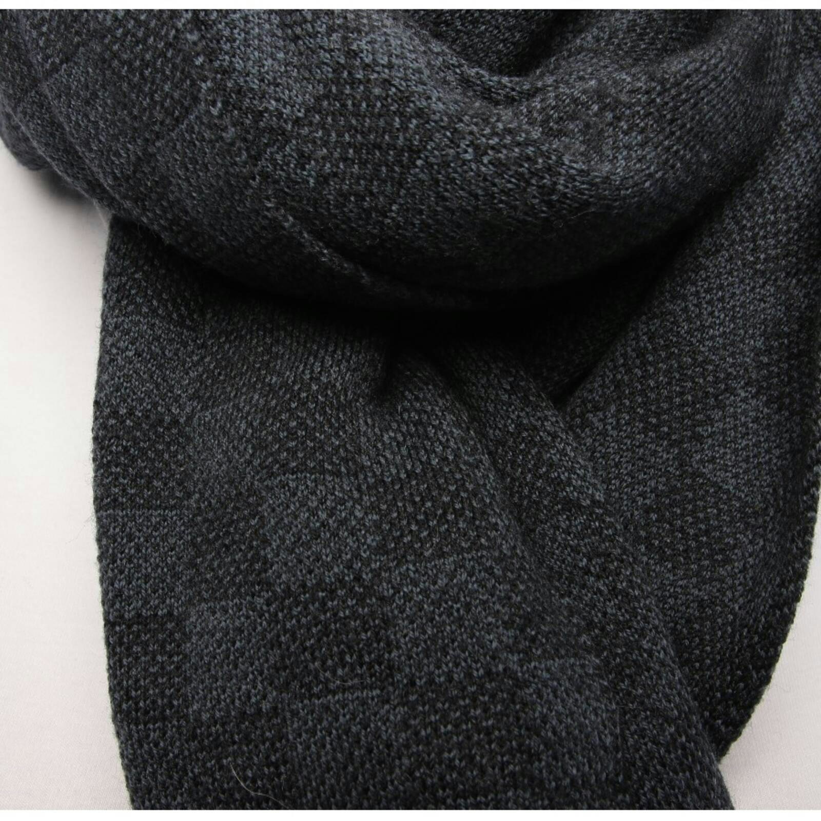 Image 2 of Scarf Gray in color Gray | Vite EnVogue