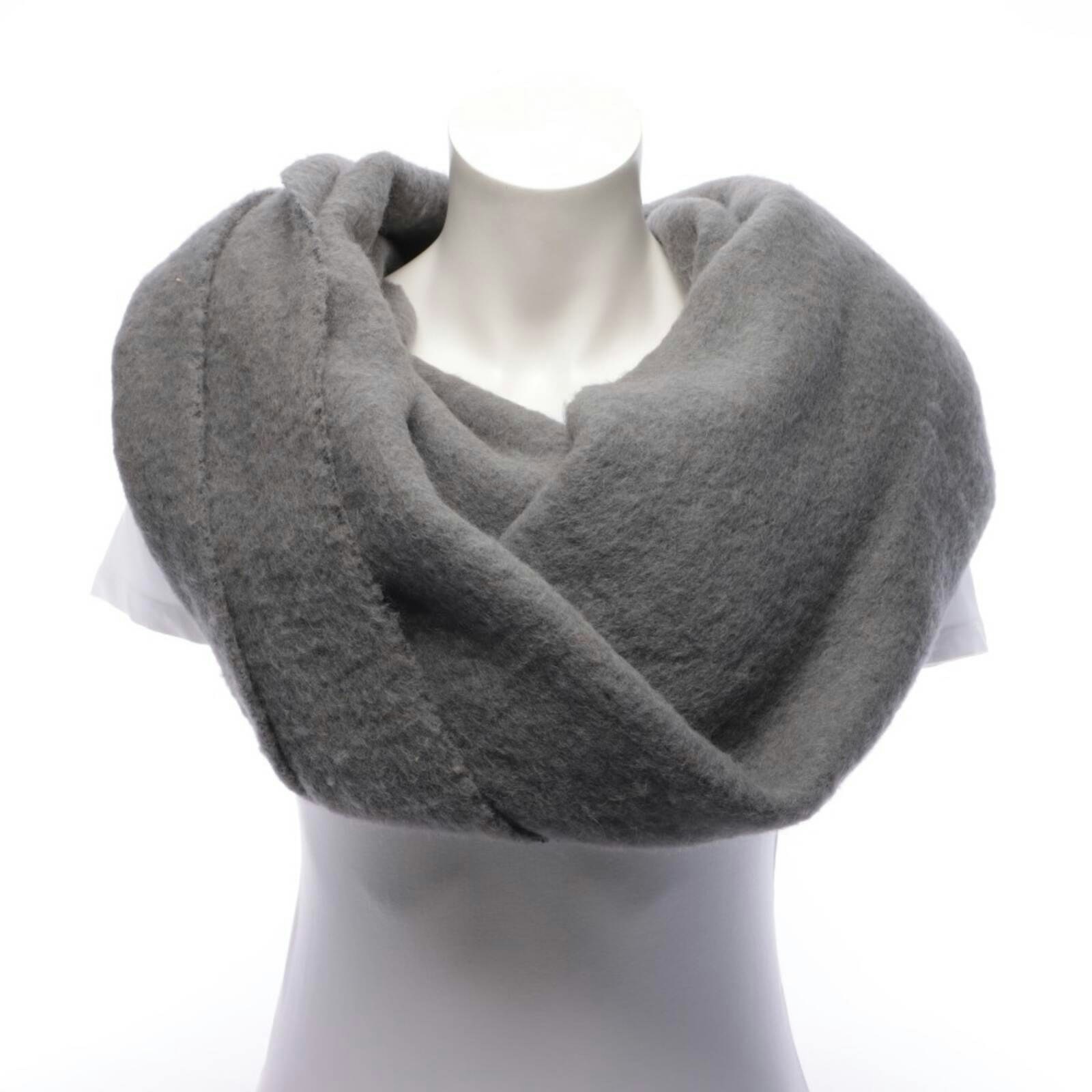 Image 1 of Scarf Gray in color Gray | Vite EnVogue