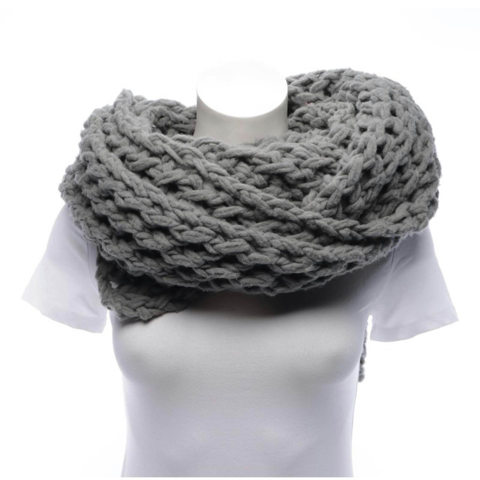 Image 1 of Scarf Gray in color Gray | Vite EnVogue