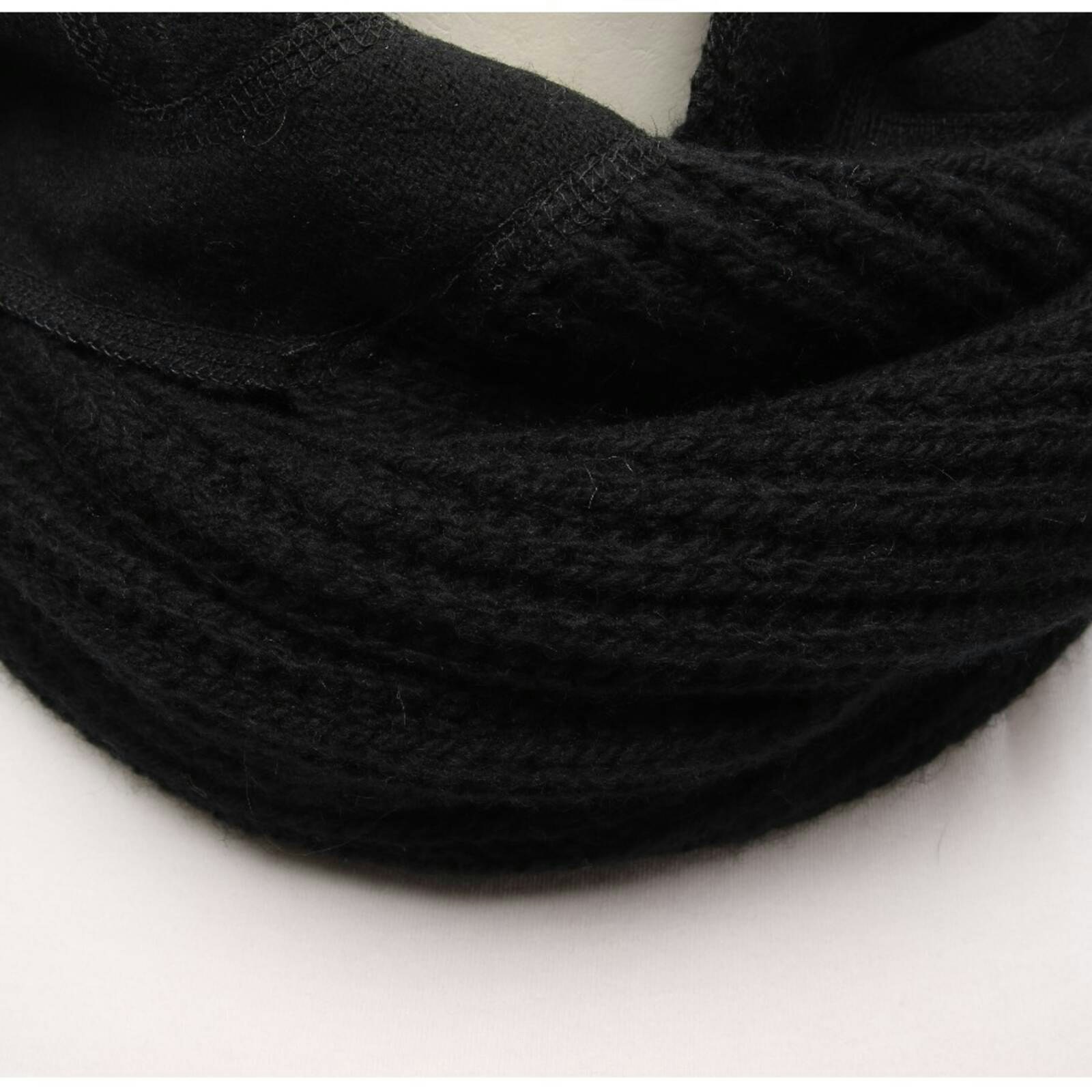 Image 2 of Scarf Black in color Black | Vite EnVogue