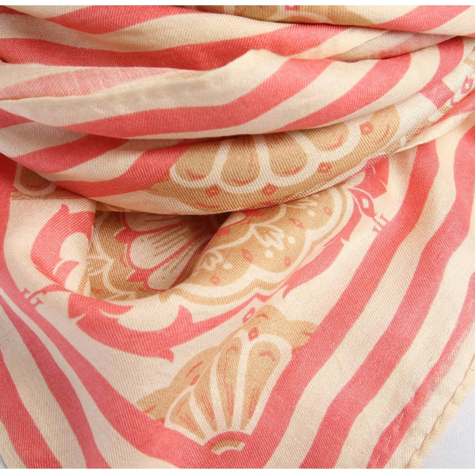 Image 2 of Shawl Light Pink in color Pink | Vite EnVogue