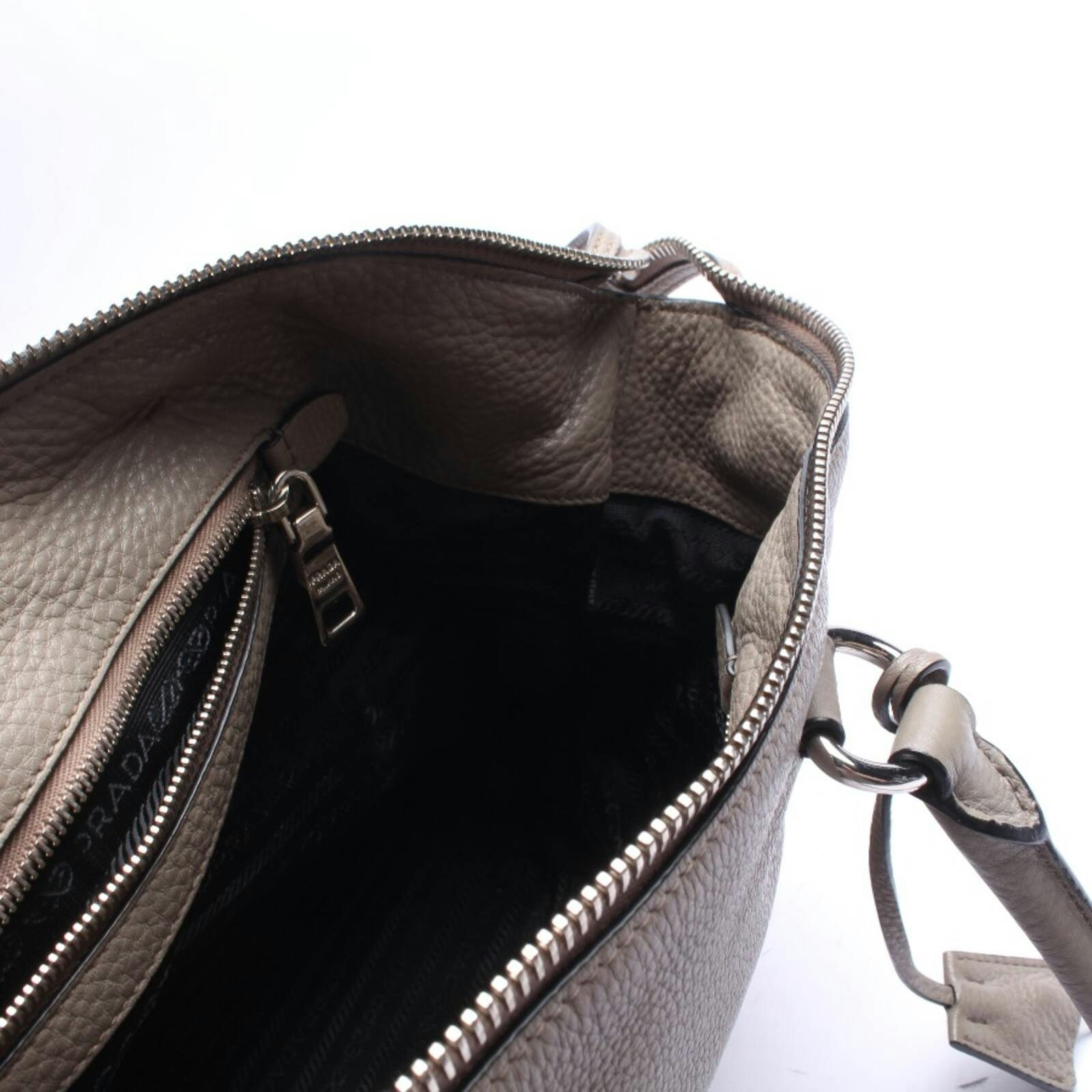 Bild 4 von Schultertasche Grau in Farbe Grau | Vite EnVogue