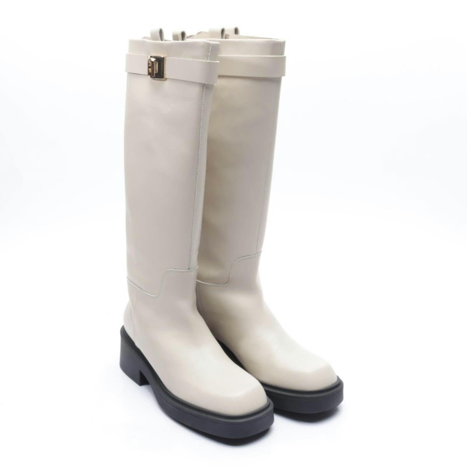 Image 1 of Boots EUR 40 Beige in color White | Vite EnVogue