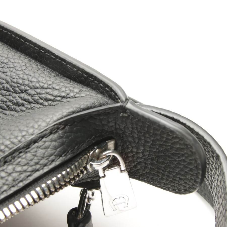 Image 5 of Shoulder Bag Black in color Black | Vite EnVogue