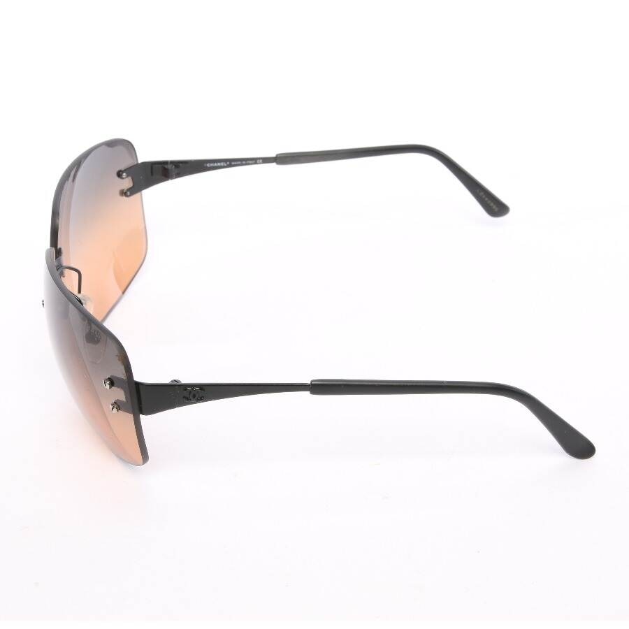 Image 2 of 4006 Sunglasses Black in color Black | Vite EnVogue