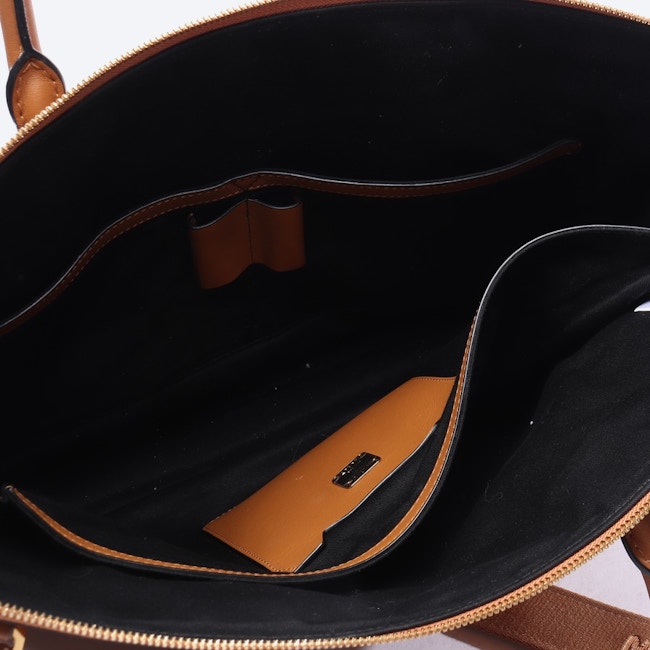 Image 5 of shoulder bag Sandybrown in color Brown | Vite EnVogue