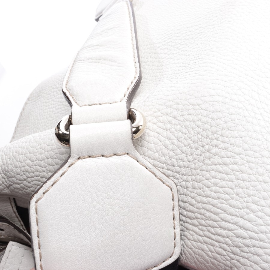 Image 15 of Heritache Shoulder Bag White in color White | Vite EnVogue