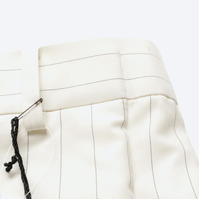 Image 3 of Shorts 34 White in color White | Vite EnVogue